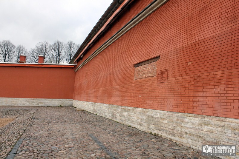 Амбразура в стене Иоанновского равелина Петропавловской крепости