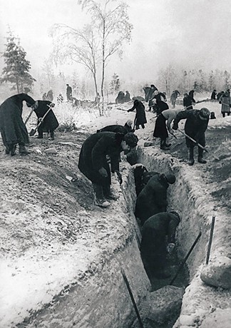Г. Чертов. Строительство оборонительных сооружений на подступах к городу. 23 ноября 1941 г.
