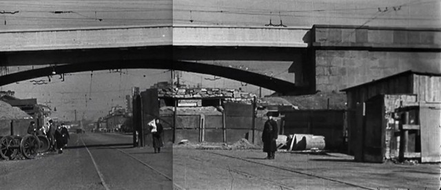 Панорама баррикады на проспекте Стачек у Кировского завода из кадров документального фильма «Блокада»