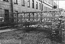 Строительство заграждений на Фонтанке вблизи Калинкина моста. 18 сентября 1941 г.