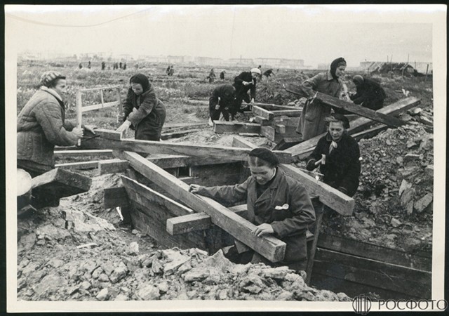 . .   . 1942 .